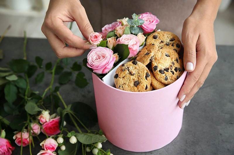 round cookie box